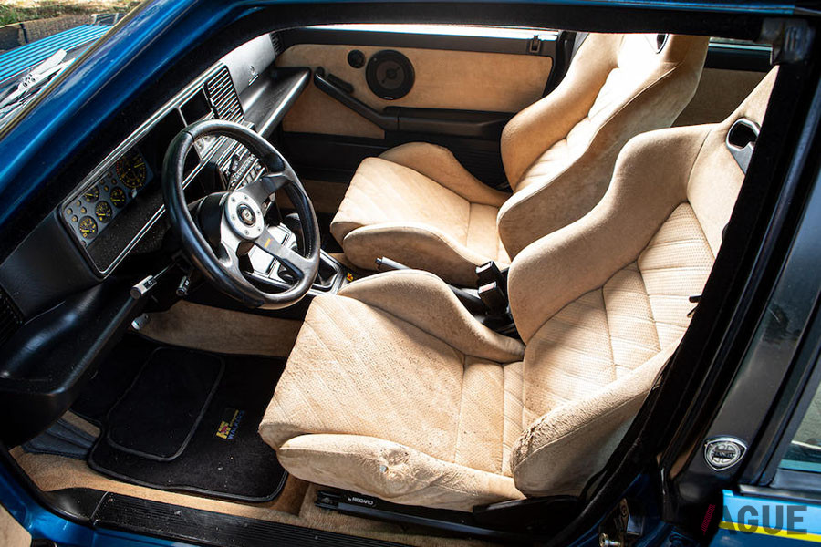 約620万円で落札されたランチア「デルタHFインテグラーレ・エボルツィオーネII ブルーラゴス」（C）Bonhams 2001-2020