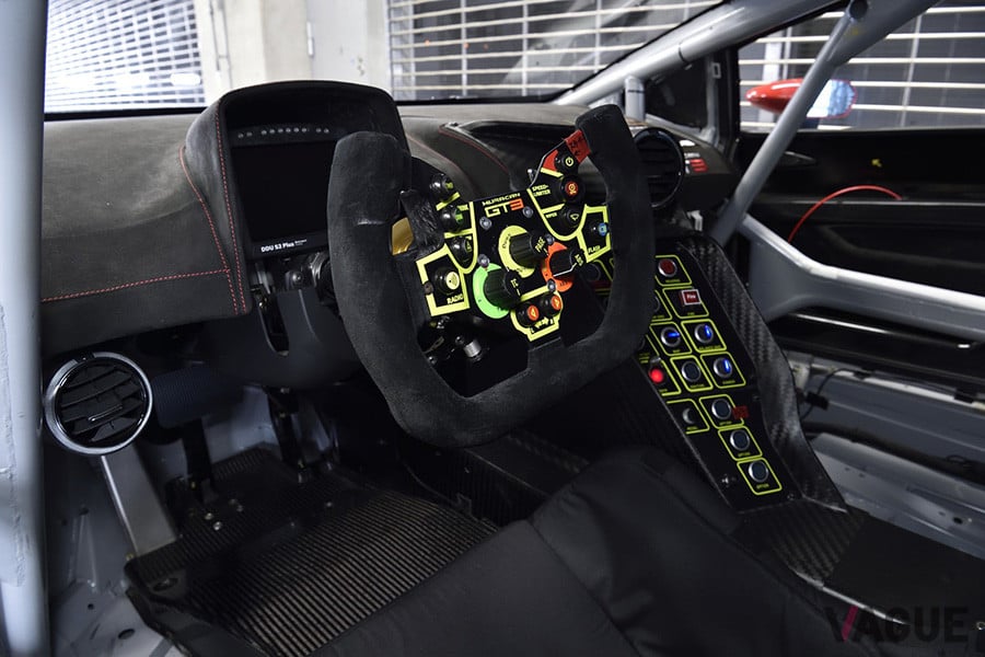 「ウラカンGT3」のステアリングホイール