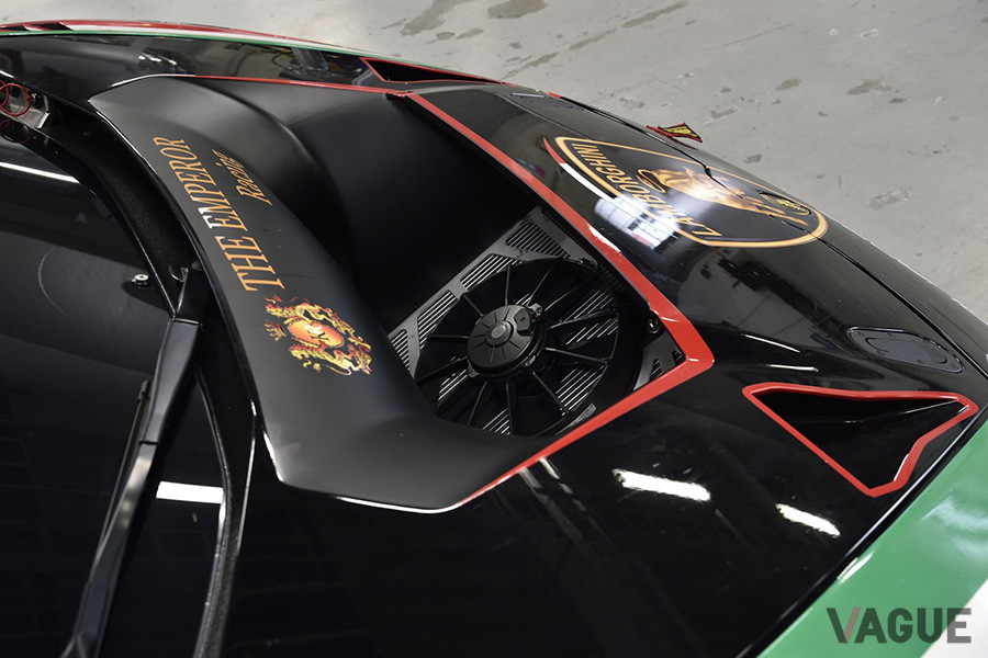 「ウラカンGT3」のフロントフードにはセンターに巨大な開口部