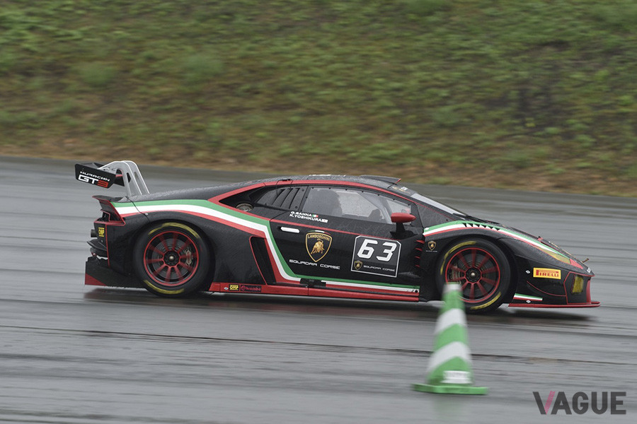 「ウラカンGT3」と2台の「スーパートロフェオ」でジムカーナ試乗もおこなわれた
