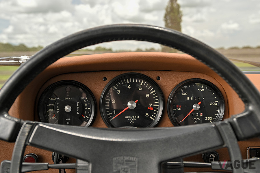 95万7000ドル（約1億円）という高額な価格で落札されたポルシェ「916」（C）2020 Courtesy of RM Sotheby's