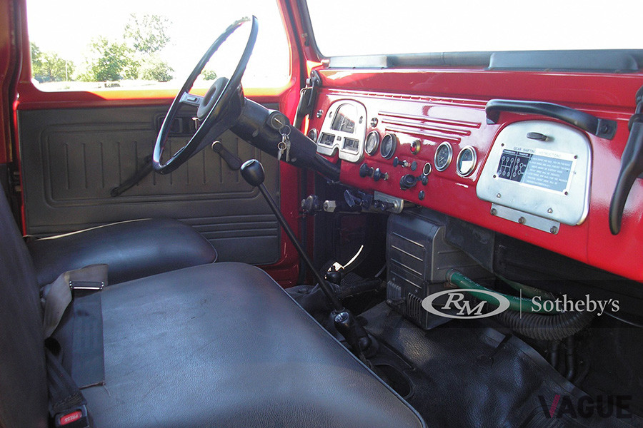 いかにもアメリカ的なオフローダーに仕立てられた1967年式トヨタ「FJ40ランドクルーザー」（C）2020 Courtesy of RM Sotheby's