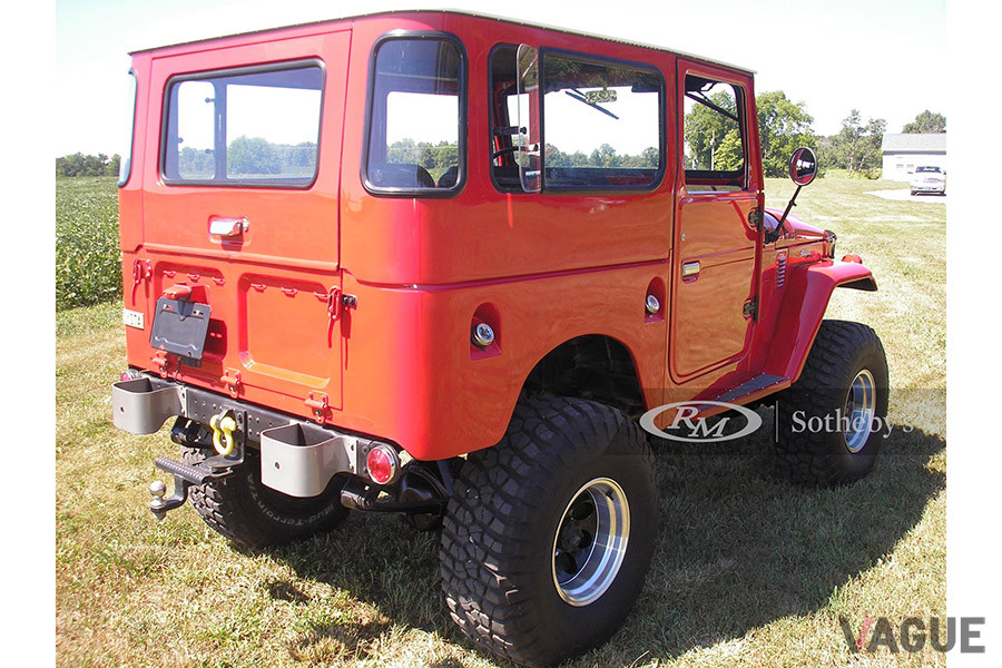 いかにもアメリカ的なオフローダーに仕立てられた1967年式トヨタ「FJ40ランドクルーザー」（C）2020 Courtesy of RM Sotheby's