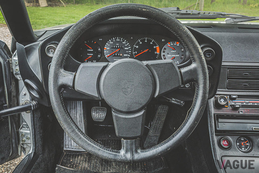 約230万円で落札された1978年式ポルシェ「928」（C）Bonhams 2001-2020