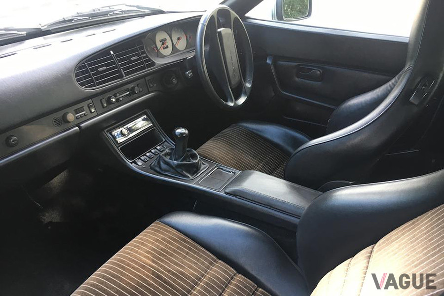 約85万円で落札された1989年式ポルシェ「944 S2」（C）Bonhams 2001-2020