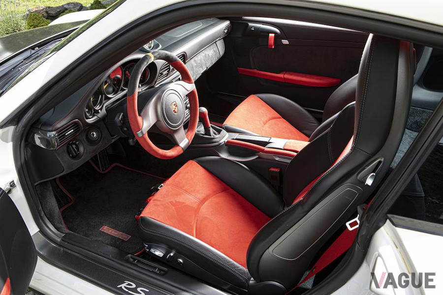 約5200万円−7500万円のエスティメートがつけられた、2011年式ポルシェ「911GT2 RS」（C）Bonhams 2001-2020