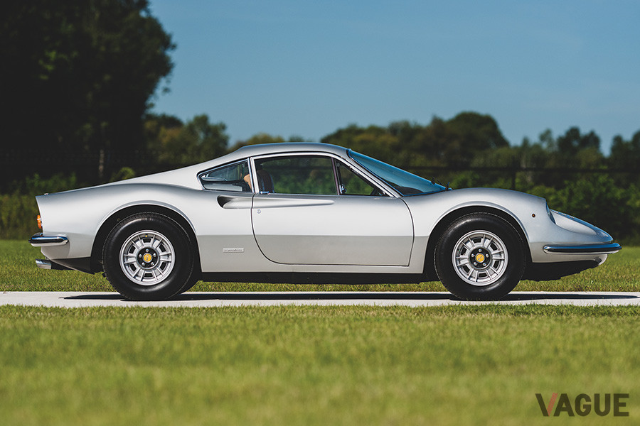 漫画では沖田が公道グランプリレースで運転した「ディーノ246 GT」は、約3300万円で落札（C）2020 Courtesy of RM Sotheby's