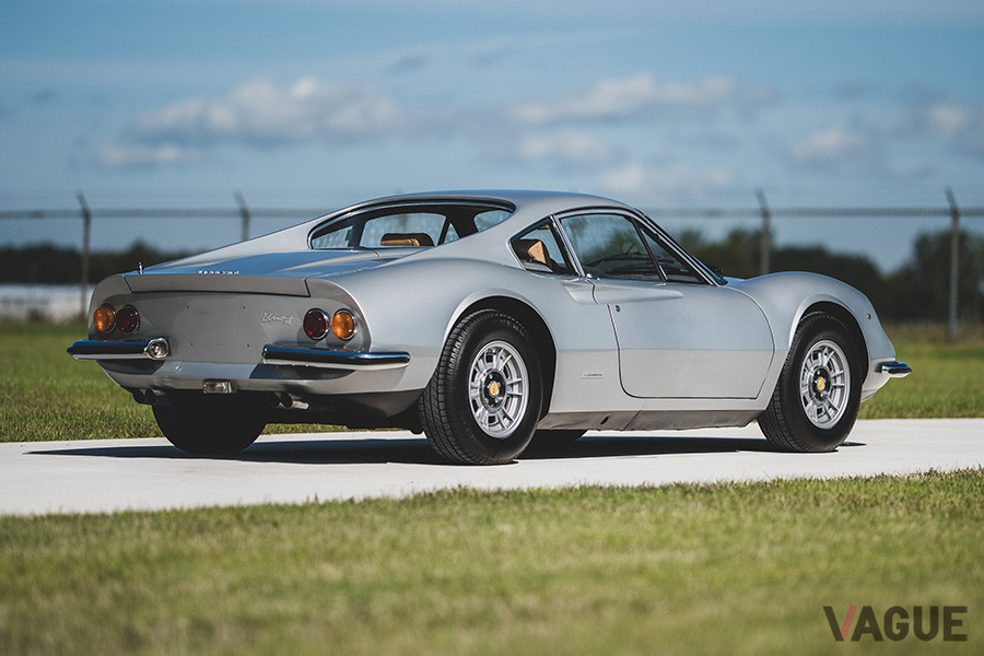 漫画では沖田が公道グランプリレースで運転した「ディーノ246 GT」は、約3300万円で落札（C）2020 Courtesy of RM Sotheby's