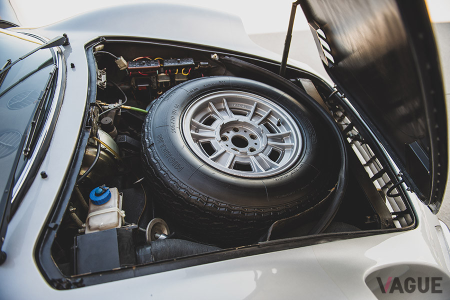 漫画では沖田が公道グランプリレースで運転した「ディーノ246 GT」は、約3300万円で落札（C）2020 Courtesy of RM Sotheby's