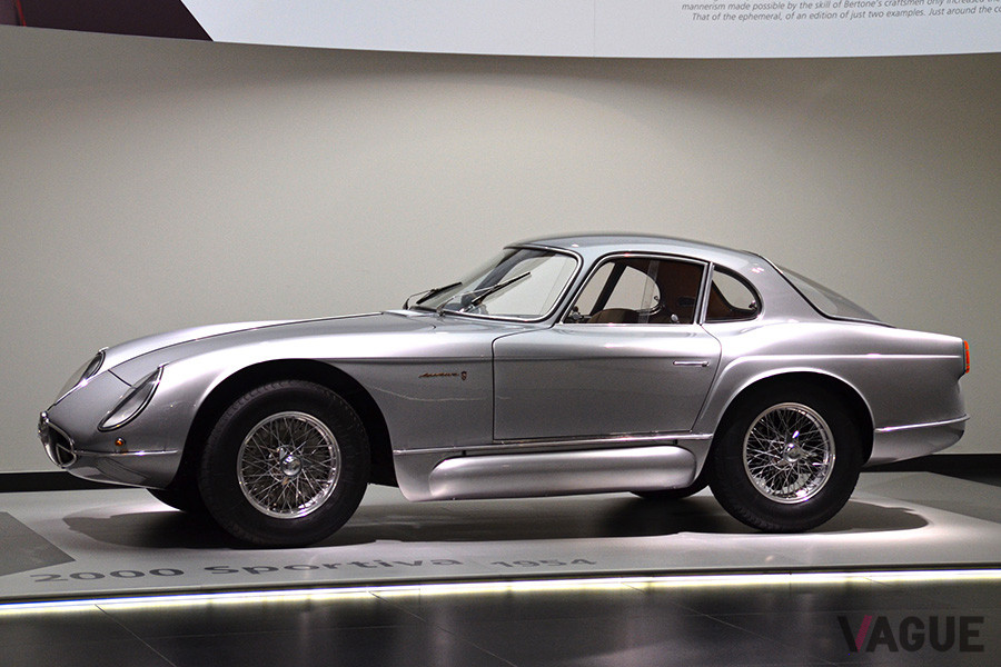 ベルトーネのコンセプトカー「2000スポルティーヴァ」