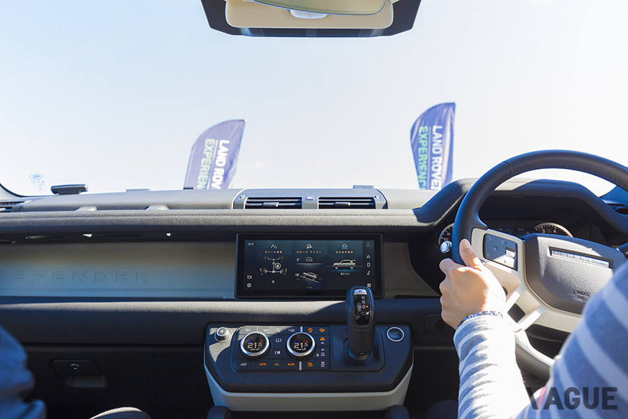 小山のトップには安全のためにフラッグが立てられている