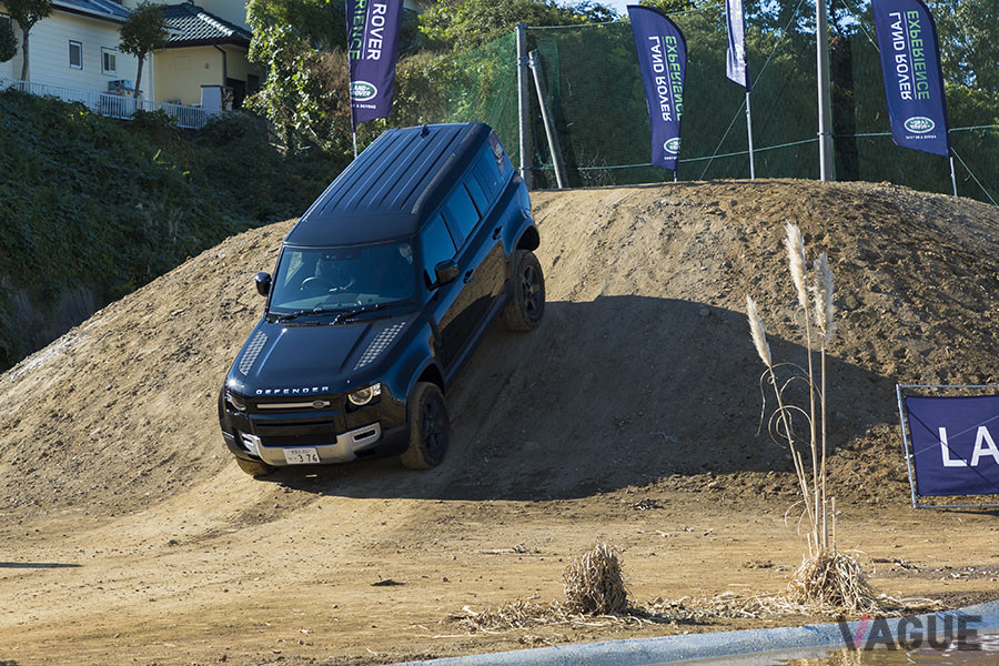 ヒルディセントコントロールで30度の傾斜を降りてくる