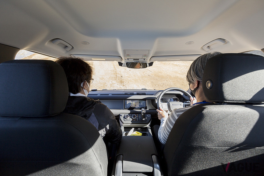 降りてくる際に運転席から見えるのは、地面のみ！