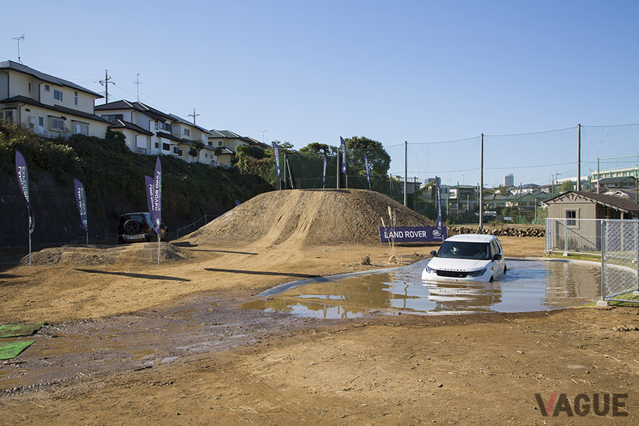 水深90cmの池も体験走行できる