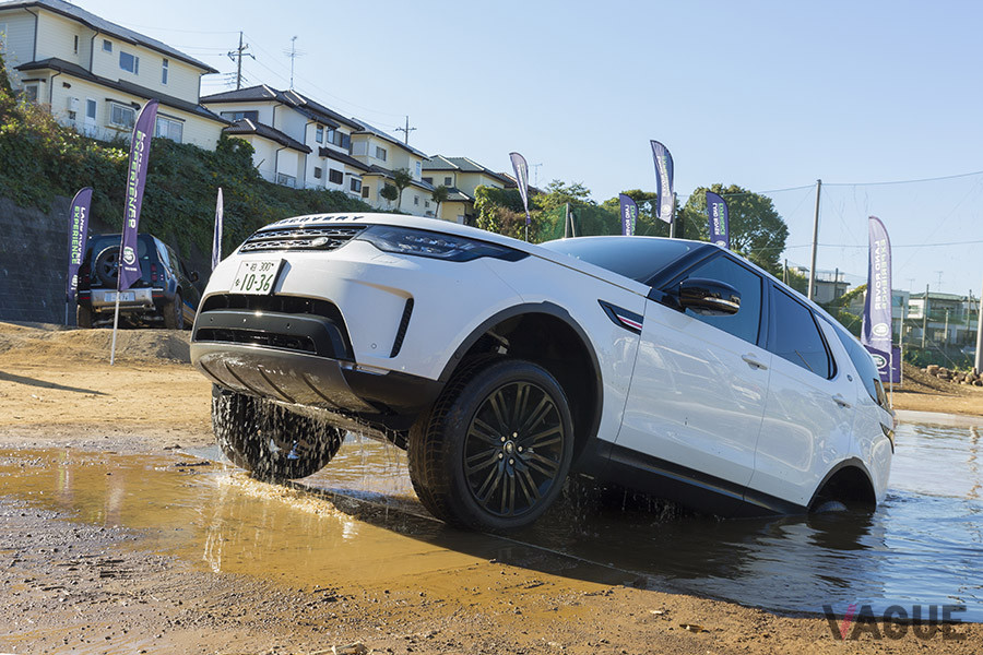 水深90cmの池も体験走行できる