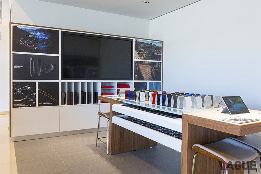 エクステリア／インテリアの仕様などを専用のコンフィギュレーターで選択する