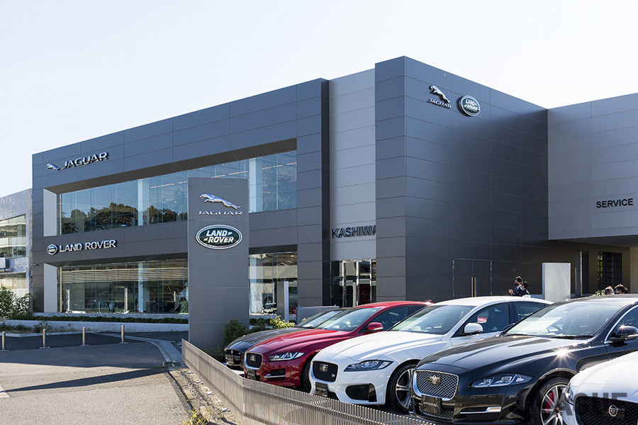 特設オフロードコースを新設した「ジャガー・ランドローバー柏」は、国道16号線沿いに立地