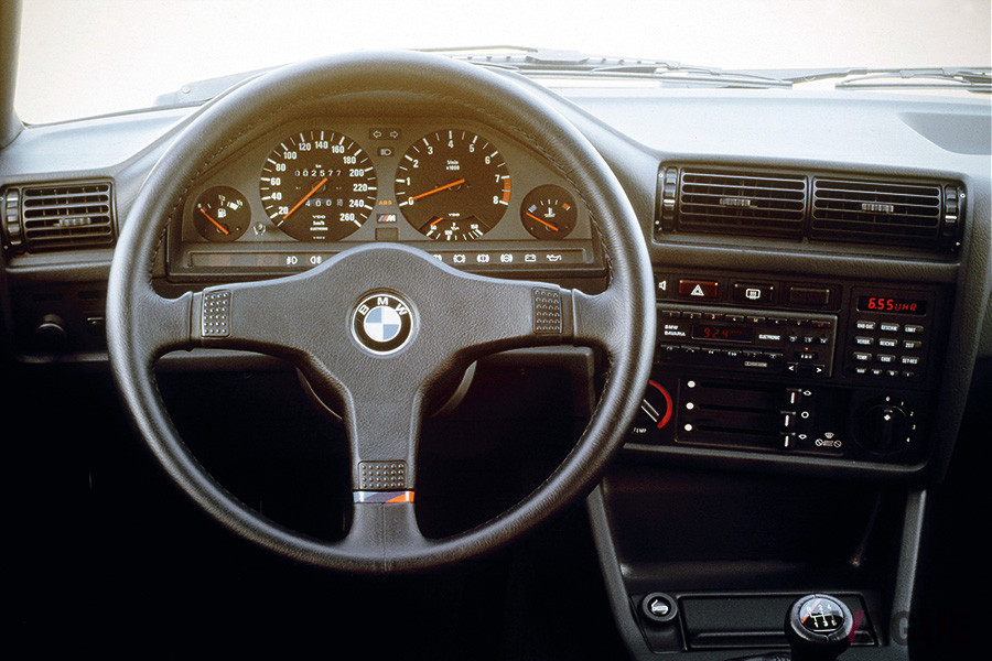 BMW「6シリーズ（E24）」や「5シリーズ（E28）」の時代のBMWは、特に左ハンドルが好まれる