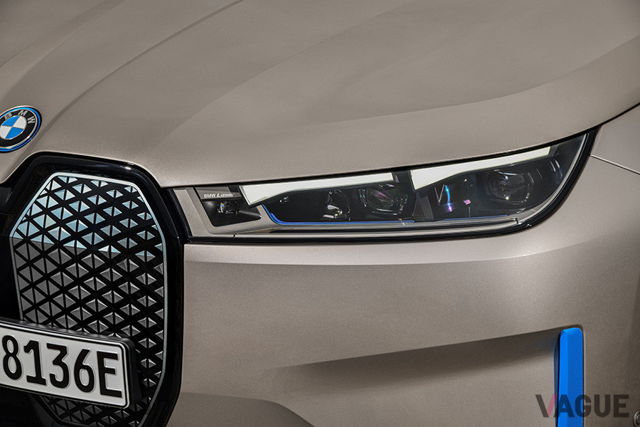 BMWグループの歴代モデルでもっともスリムなヘッドライト
