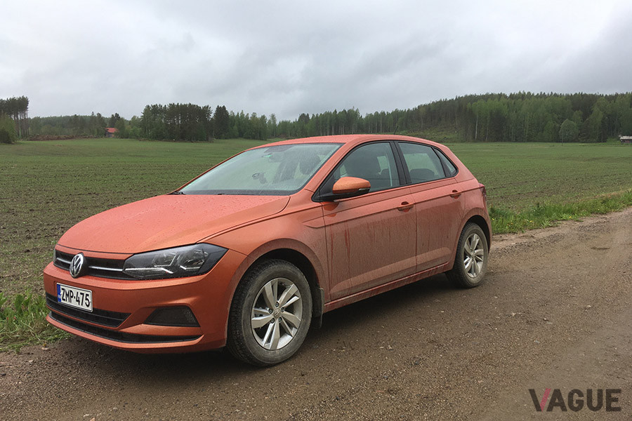 この時のレンタカーは新車のポロ。オドメーターは10kmでした。グラベルラリーの取材時は多少傷がついてる車の方が気が楽なんですけどね