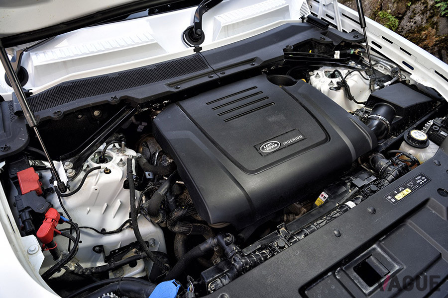 300psを発揮する1997cc直列4気筒DOHCターボチャージャー