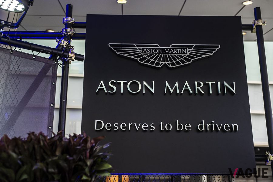 建築の施工現場で足場などに用いられるエキスパンドメタルや単管パイプを使った演出は、アストンマーティンがいま大きく変革していることも暗に伝えているのかもしれない