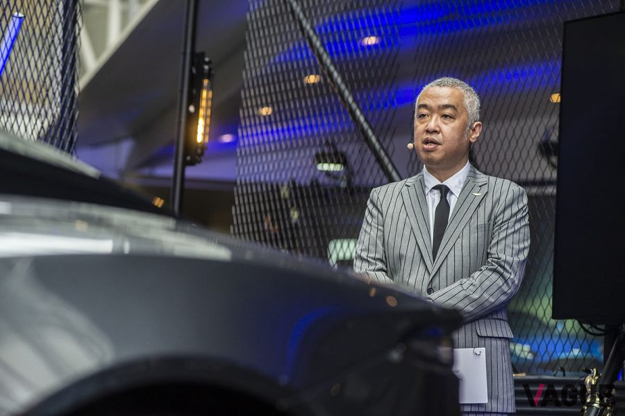 アストンマーティンが日常のさまざまなシーンで活躍し、走ることの楽しさを追求したクルマであることを伝えるアストンマーティンジャパンマネージングダイレクターの寺嶋正一氏