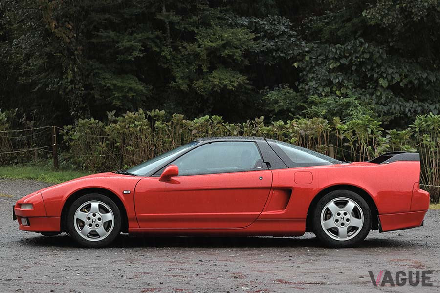 ホンダ初代「NSX」。長いテールはゴルフバッグ2個を搭載できるトランクルームのため