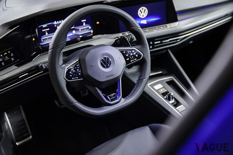 VW新型「ゴルフR」のインパネ
