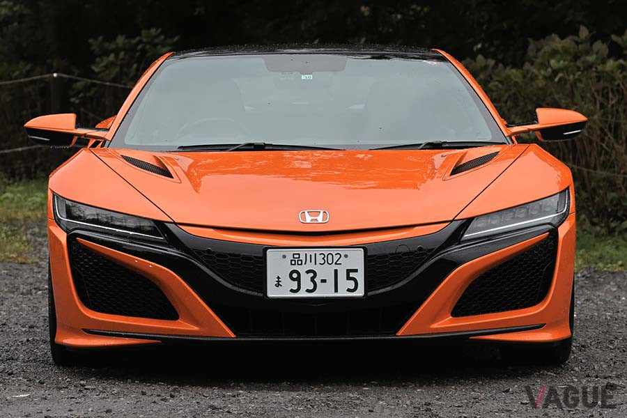 ホンダ「NSX」の全幅は1940mmに対し、全高は1215mmと低い