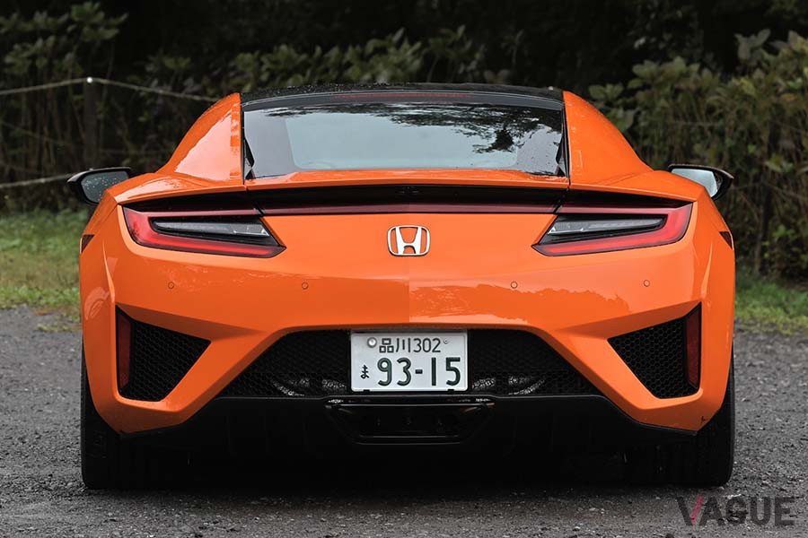 ホンダ「NSX」の全幅は1940mmに対し、全高は1215mmと低い