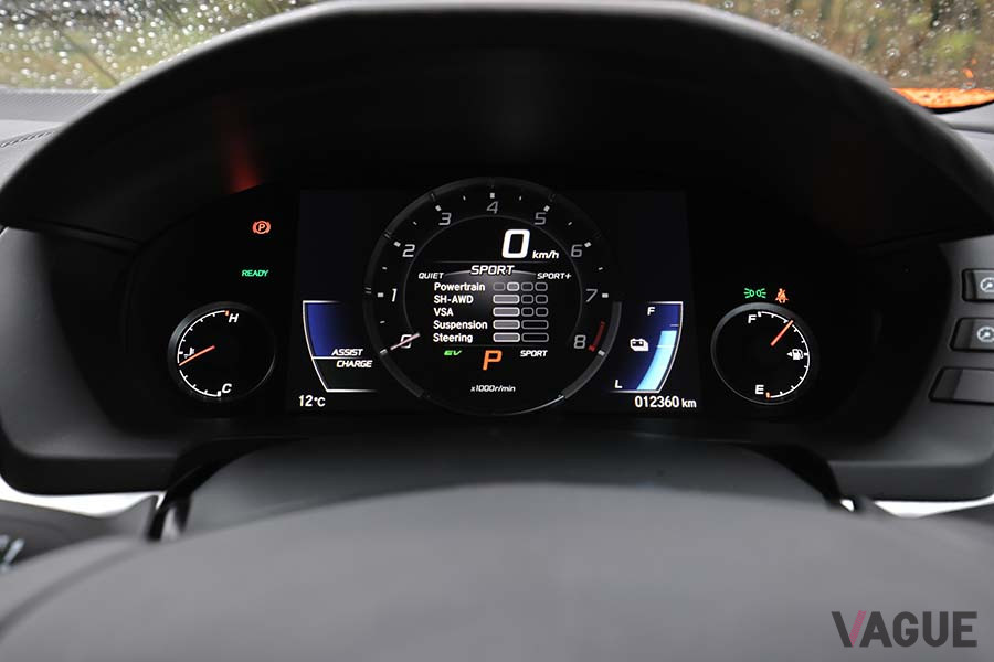 ホンダ「NSX」のメーター。ダイナミックモードは「SPORT」