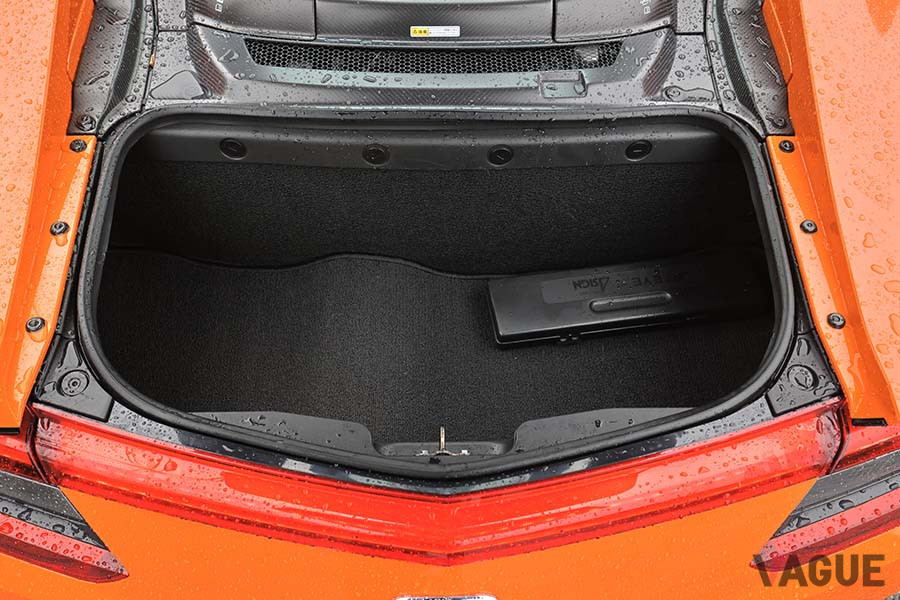 ホンダ「NSX」のトランクルーム。広いが若干浅め