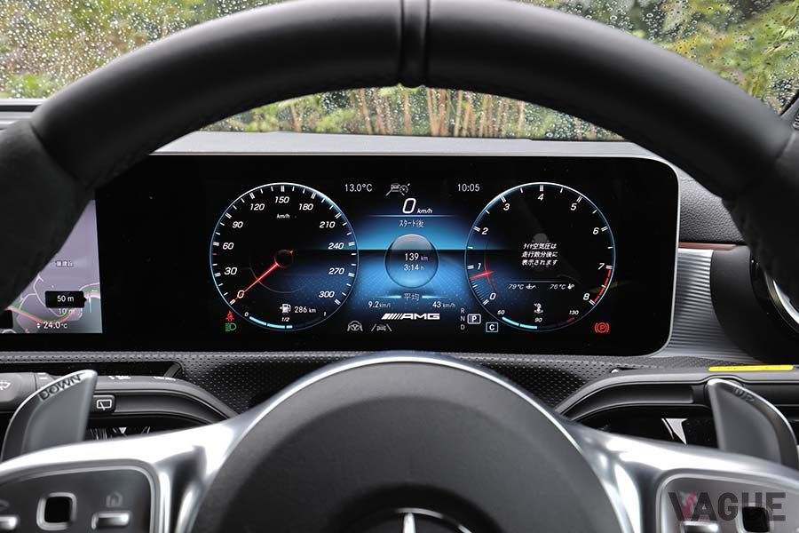 「メルセデスAMG A45S 4MATIC＋」のメーター。10.25インチのコックピットディスプレイ