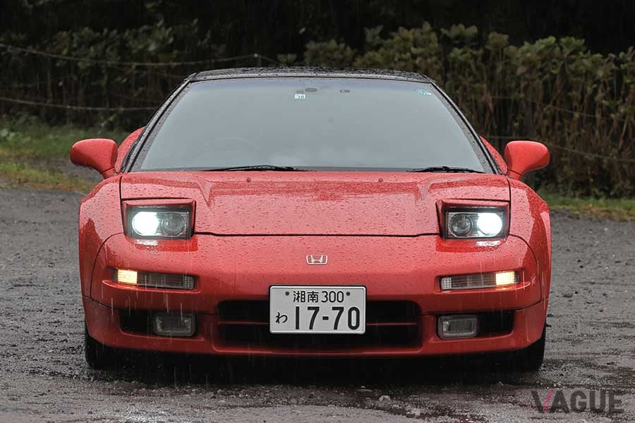 初代「NSX」前期型はリトラクタブルヘッドライトを採用していた