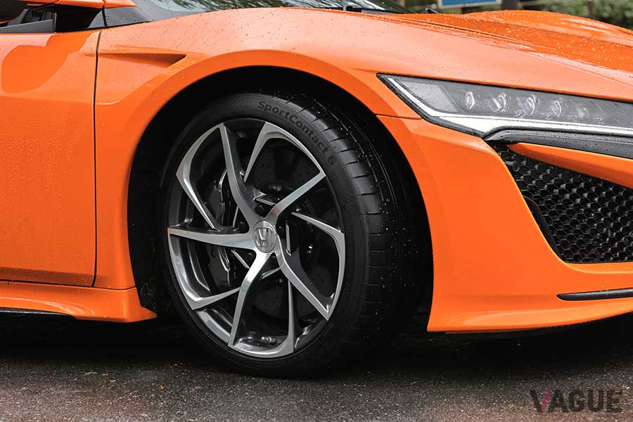 ホンダ2代目「NSX」のタイヤサイズは前245／35ZR19、後305／30ZR20