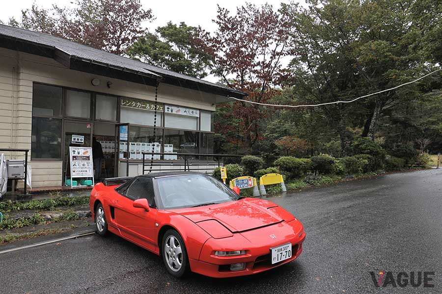 箱根・仙石原にあるレンタカーショップ「Fun2Drive」。旧車から新型スポーツカーまでさまざまなレンタカーを用意する。車種や料金はホームページ（https://fun2drive.co.jp/）参照のこと