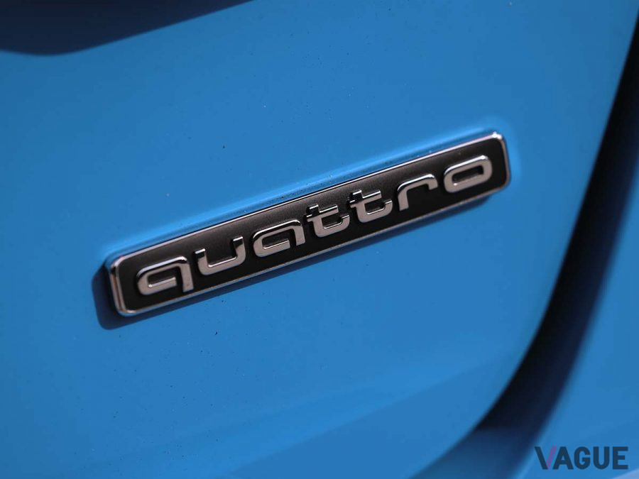 アウディ新型「A4 45 TFSIクワトロ Sライン」のクワトロエンブレム