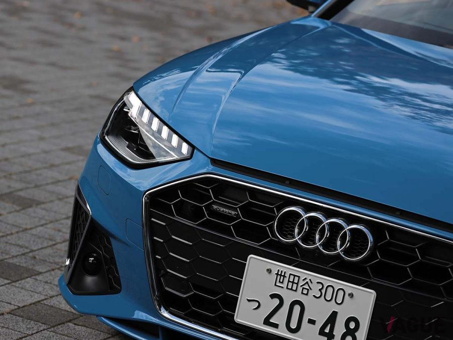 アウディ新型「A4 45 TFSIクワトロ Sライン」。ボンネット下には往年の名車「アウディ クワトロ」のようなスリットが入る