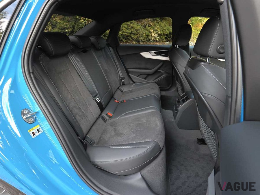 アウディ新型「A4 45 TFSIクワトロ Sライン」のリアシート