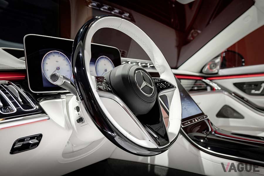 新型「メルセデス-マイバッハSクラス」のハンドル