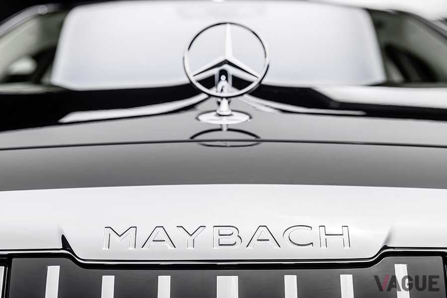 新型「メルセデス-マイバッハSクラス」のエンブレム