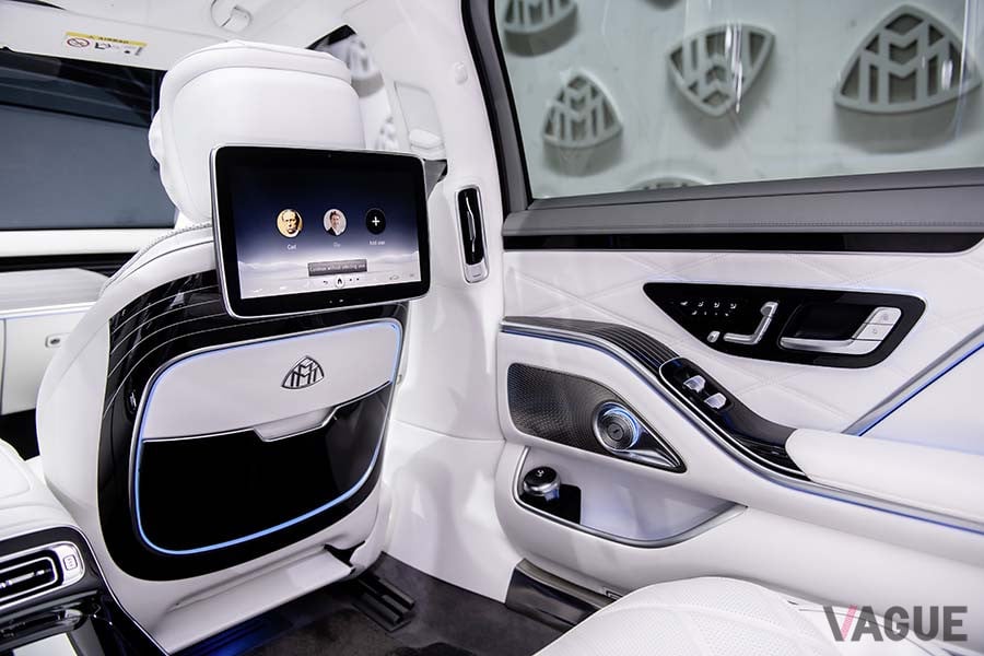 新型「メルセデス-マイバッハSクラス」の後席インテリア