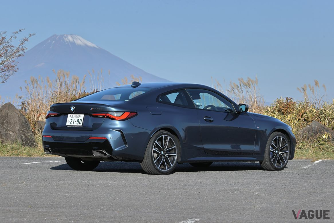 BMW新型「M440i xドライブ クーペ」。試乗車のボディカラーはアークティック・グレーレース・ブルー（オプション：12万4000円）