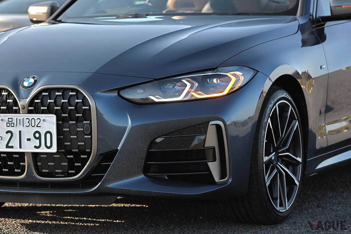 BMW新型「M440i xドライブ クーペ」のヘッドライト。縦型キドニーグリルが新型4シリーズの特徴になる