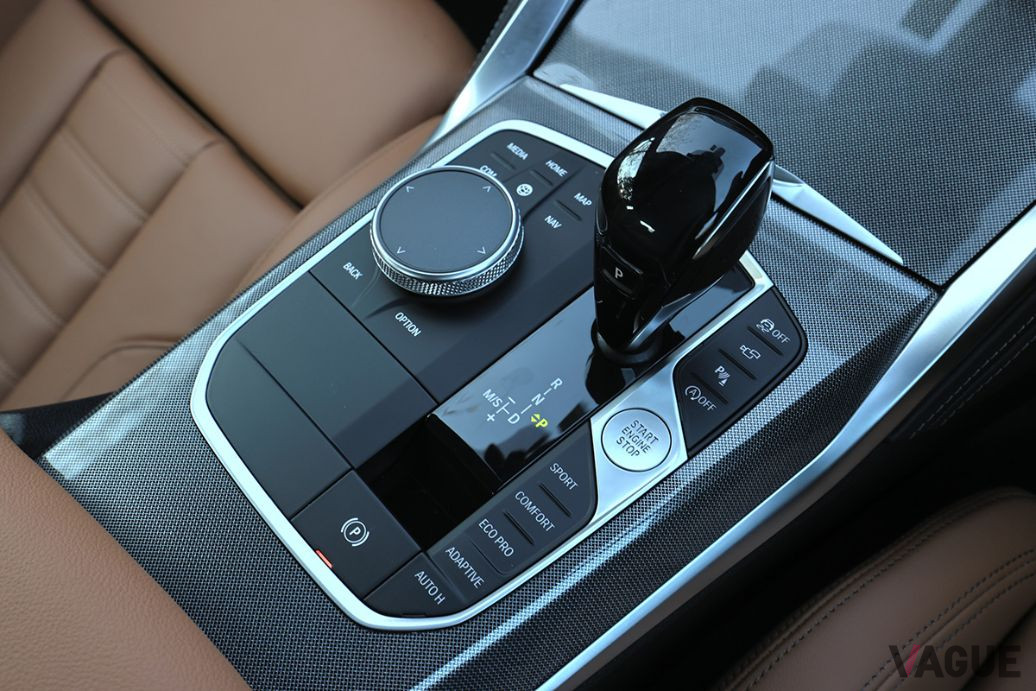 BMW新型「M440i xドライブ クーペ」のシフトセレクター。8速ATを採用
