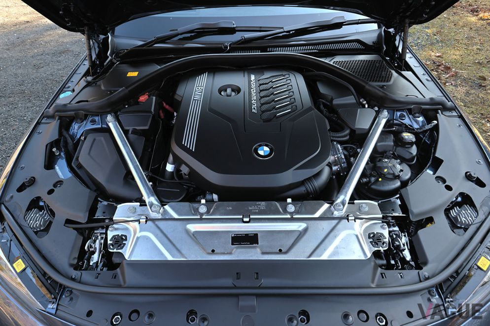 BMW新型「M440i xドライブ クーペ」のエンジン。3リッター直6DOHCターボで387ps・500Nmを発揮