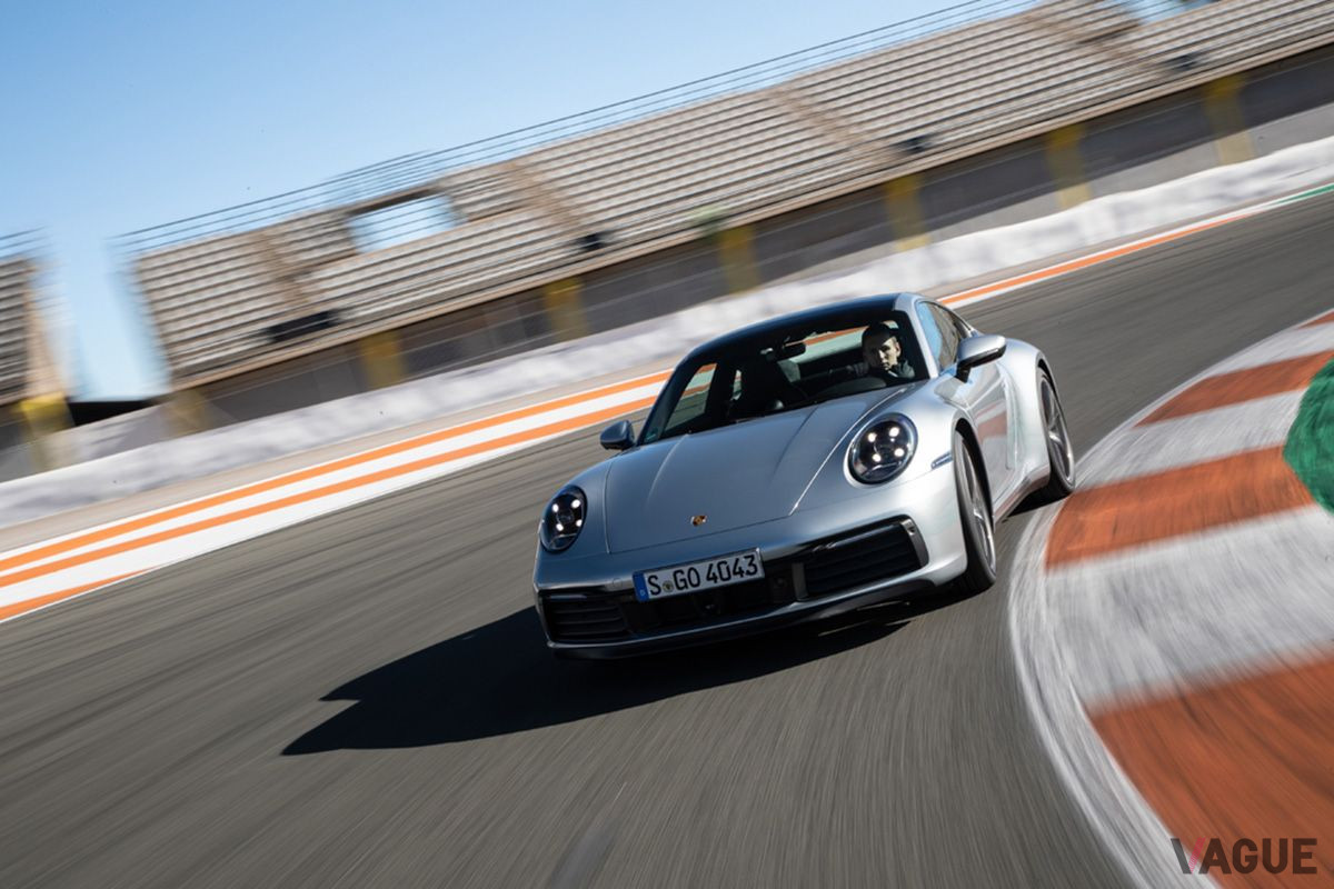 ポルシェ「911カレラ4S」のサーキット走行風景