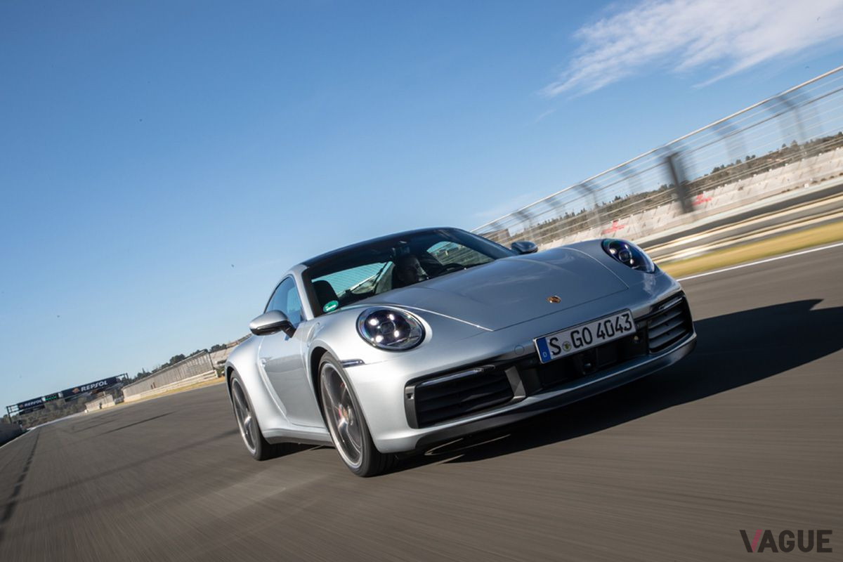 ポルシェ「911カレラ4S」のサーキット走行風景