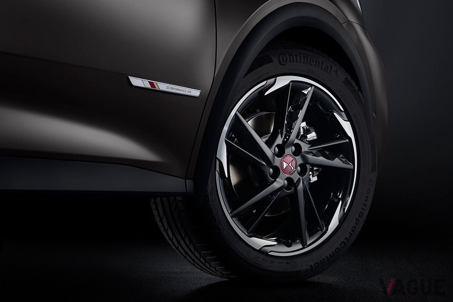 「DS7クロスバック パフォーマンスライン ブルーHDi」の専用19インチホイール